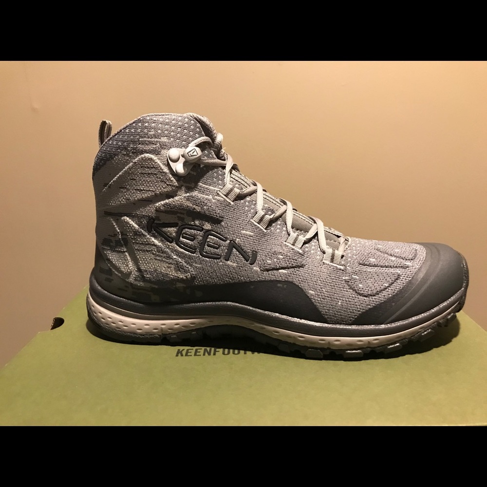 Women’s hiking shoes
